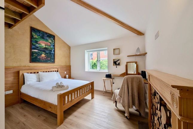 Studio flat on Canal Way, Reading, £1,854/mo
