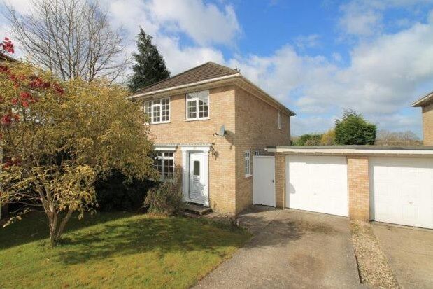 Thumbnail Detached house to rent in Poplar Way, Midhurst