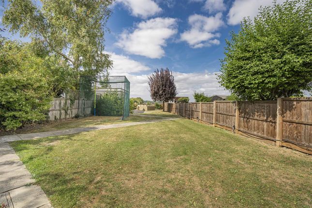 6, Two Oaks Drive, Welwyn photo 2