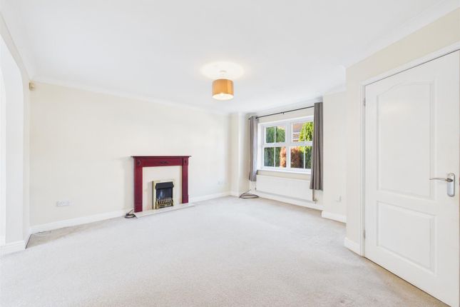 3, Acacia Close, Chippenham photo 4