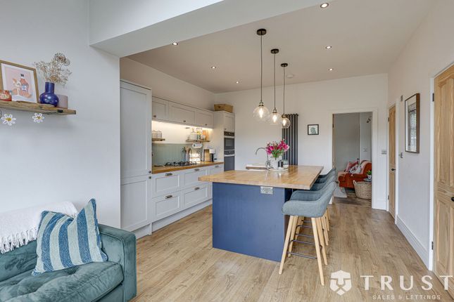 12 Ladywell Lane, Liversedge photo 4