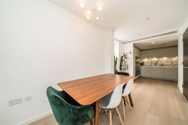 Flat 14, Brandon House, 10, Hilary Mews, London photo 4