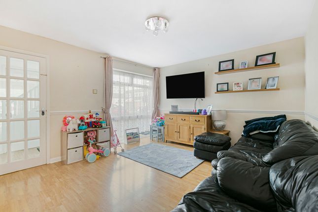 201, Peregrine Road, Surrey photo 2