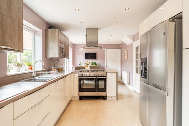 14 Poppy Close, Leicester photo 4