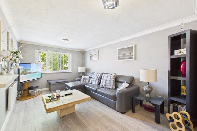 Flat 4, Hunters Lodge, Sidcup photo 2