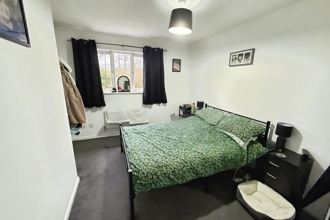 9 Farriers Green, Telford photo 4