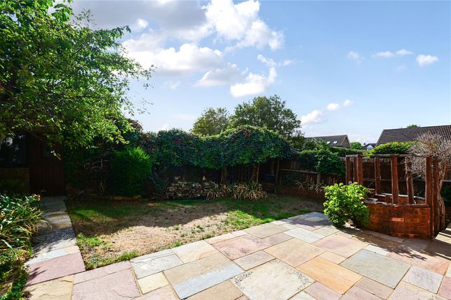 2, Moorfields Close, Surrey photo 3