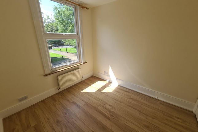 Room 1, 26A, Trinity Road, Wood Green photo 2