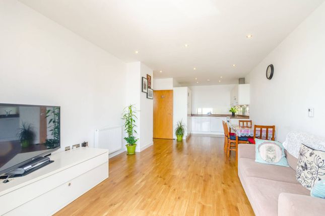 Flat for sale in Opal Court, Stratford, London