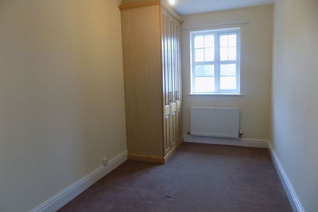 Flat to rent in Oulton Road, Stone