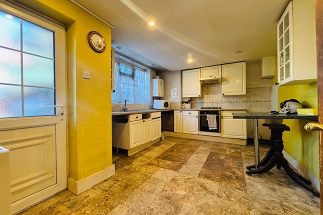 147, Abbots Road, Edgware, HA8, Edgware photo 4