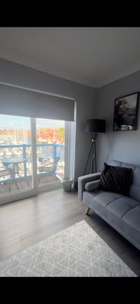 Flat to rent in Abernethy Quay, Swansea