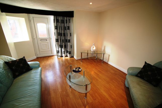 Thumbnail Flat to rent in Hyde Park Road, Leeds