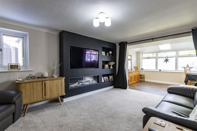 6, Netherfield Close, Chesterfield photo 2