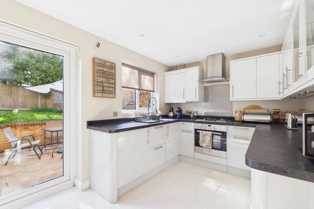 10 Collingworth Rise, Park Gate, Southampton photo 4