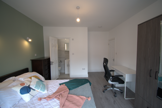 Thumbnail Room to rent in Strelley Way, London