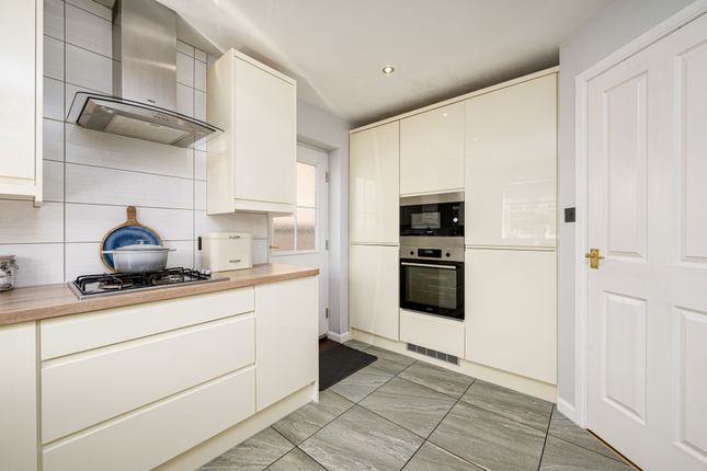 14 Lawers Drive, Dundee photo 4