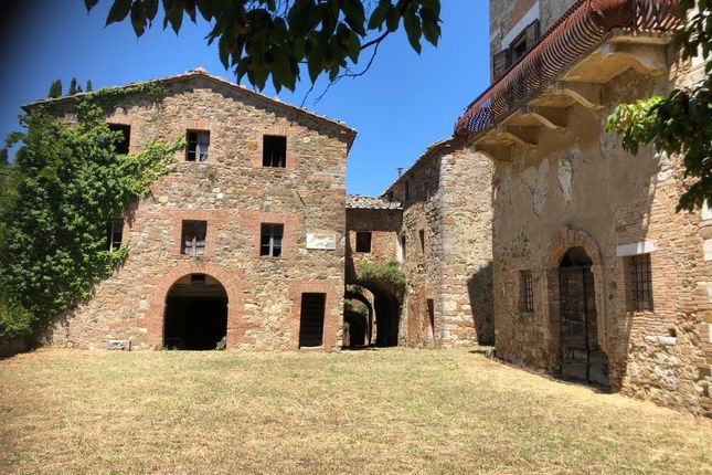 Country house for sale in Castello Montegevio, Siena, Tuscany