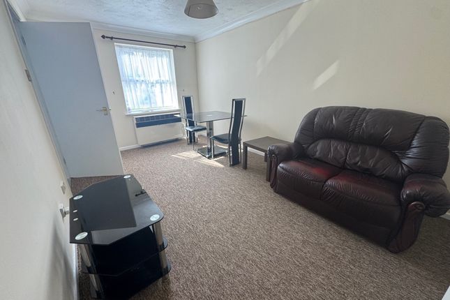 46, Burns Avenue, Romford photo 2