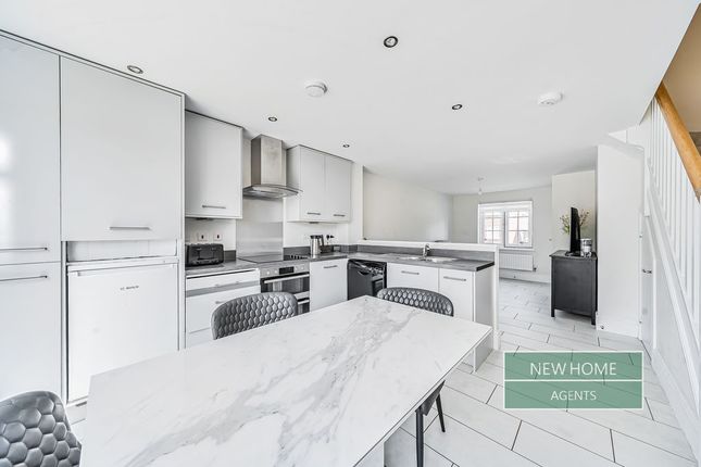7, Willow Way, Stratford-Upon-Avon photo 3