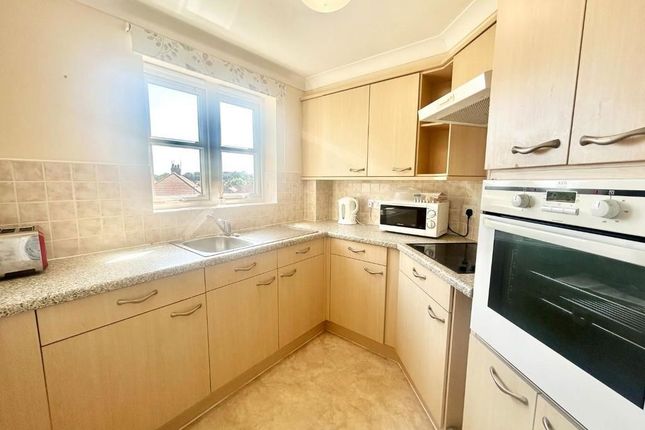 Apartment 31 Burlington Court,, Gordon Road, Bridlington photo 4