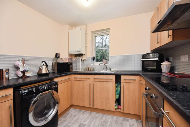 17, Gerard Gardens, CHELMSFORD photo 3