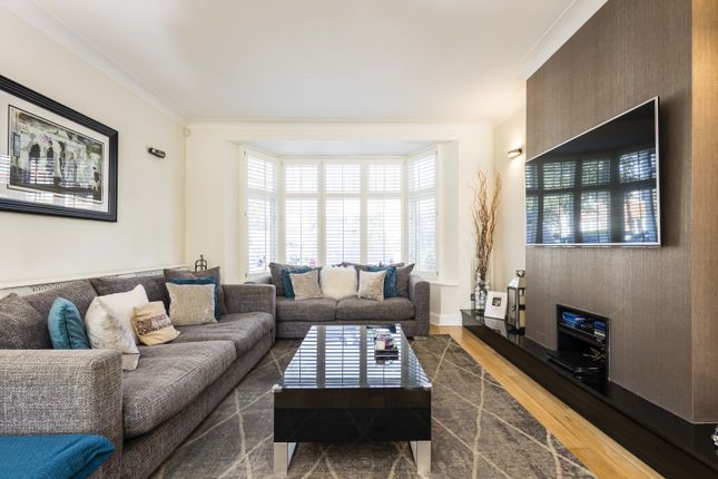 2, Cheviot Gardens, London photo 2