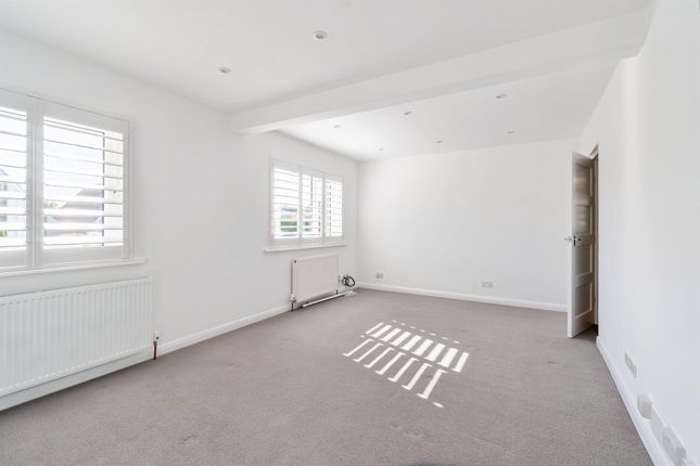 5, Mayo Close, Corsham photo 4
