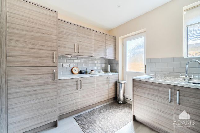 7, Ellenor Drive, Alderton photo 3