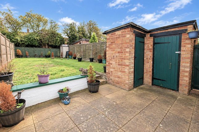 East Hill, Runfold, Luton photo 2