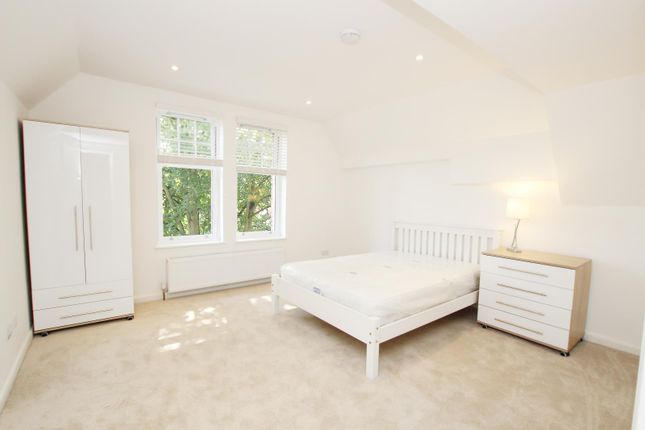 Flat C 8, Gleneldon Road, London photo 2