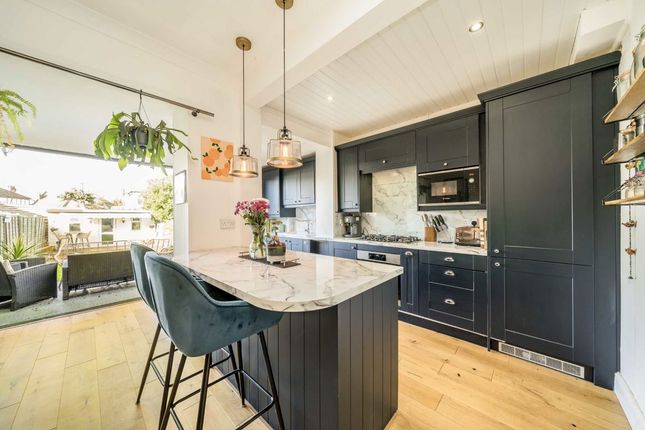 89, Strathyre Avenue, London photo 4