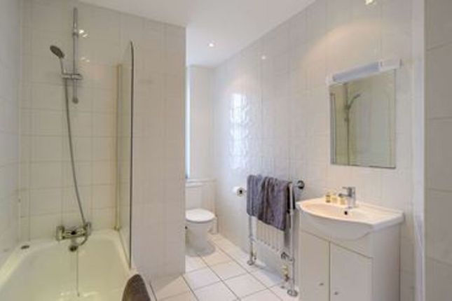 Flat 68, 39 Hill Street, London photo 4