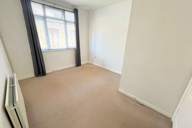 872b, London Road, Leigh-on-Sea photo 3
