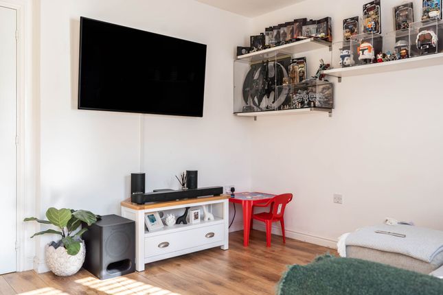 30 Malone Avenue, Swindon photo 4