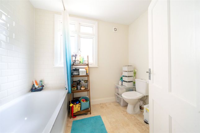 Flat for sale in Haringey Park, London