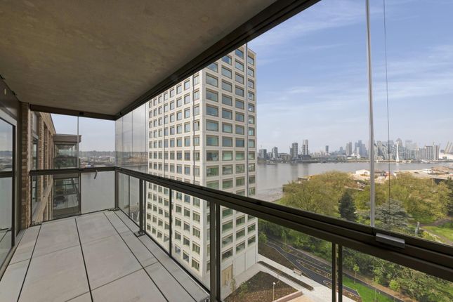 Flat to rent in Docker Building, Riverscape, London