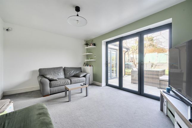 83, South Meadow, Crowthorne photo 4