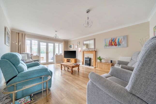 8, Darwin Close, Lee-On-The-Solent photo 3
