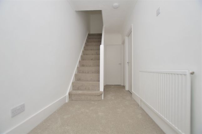 47, Bellevue Road, Romford photo 4