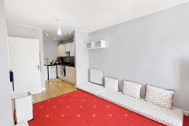 53, Featherstone Court, Southall photo 2