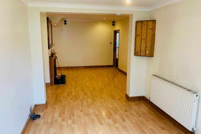 11, Fir Tree Grove, Carshalton photo 3