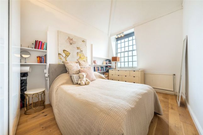 Flat to rent in Hanover House, St John's Wood High Street, London