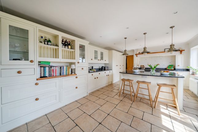 14, Stoatley Rise, Haslemere photo 4