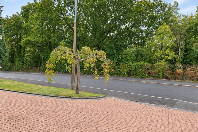 43, Thicknall Drive, Stourbridge photo 2