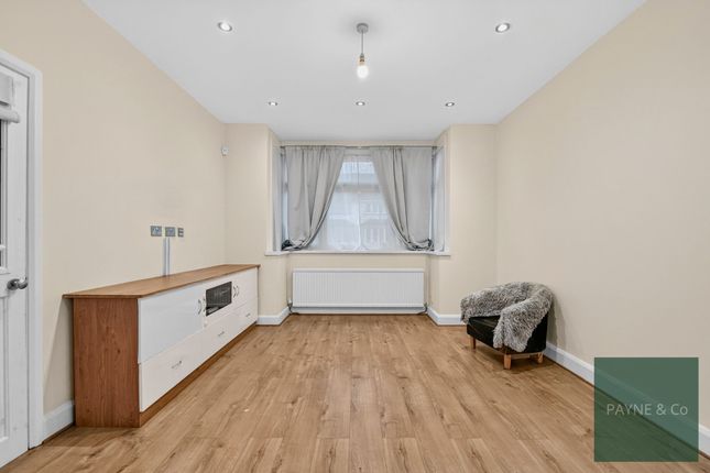 26 St. Johns Road, Ilford photo 2