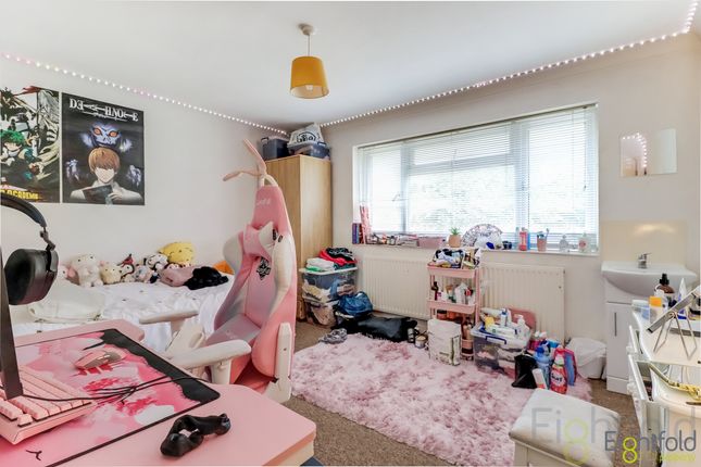 12 Crespin Way, Brighton photo 4