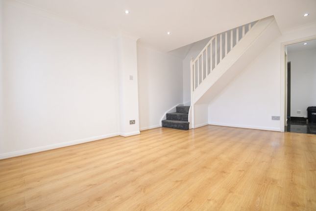 16, Kendal Close, Feltham photo 4