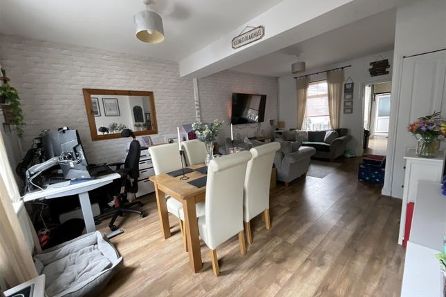 30, Caroline Street, Llanelli photo 3