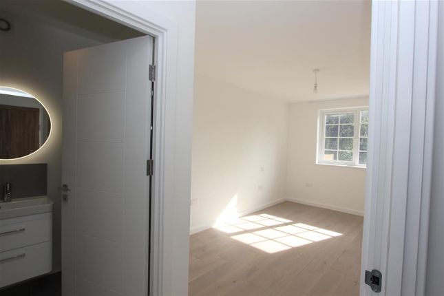 Flat to rent in Haling Park Road, South Croydon, South Croydon
